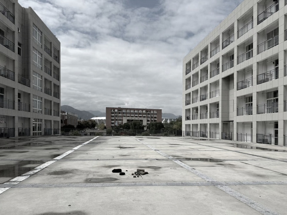 改造前 二层平台西望 Before Renovation Platform Looking West ©衍述设计 Studio REN