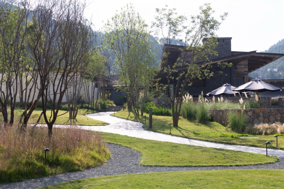 Lugu Lanyond Alpine Lake Retreat by Z scape