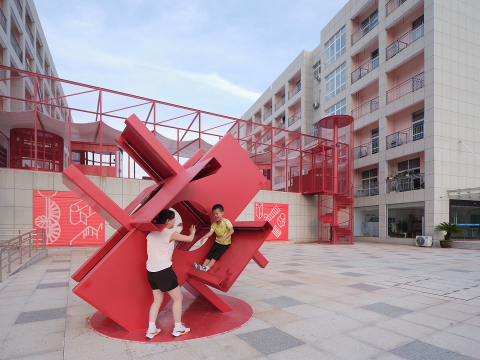 互动灯光装置与儿童 Interactive Lighting Installation with Children ©梅可嘉