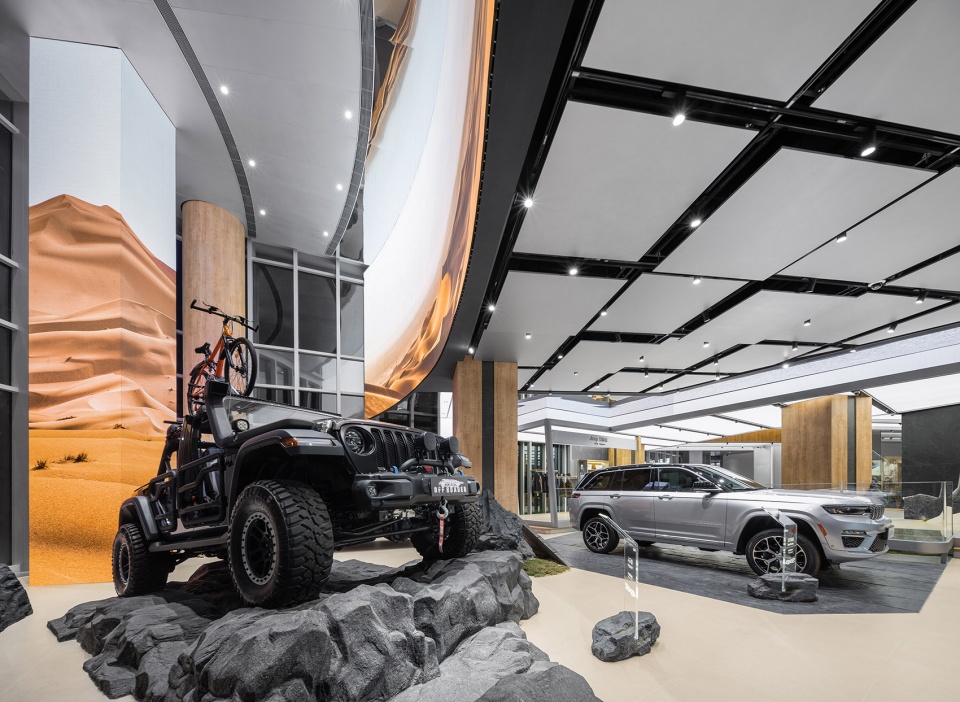 the first global jeep adventure creating experiential auto retail by ingroup