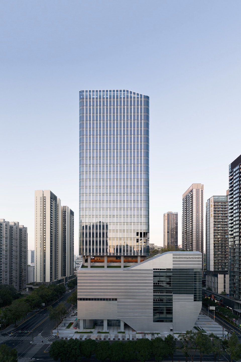 Antuoshan Public Cultural Center by HHD Shenzhen Huahui Design