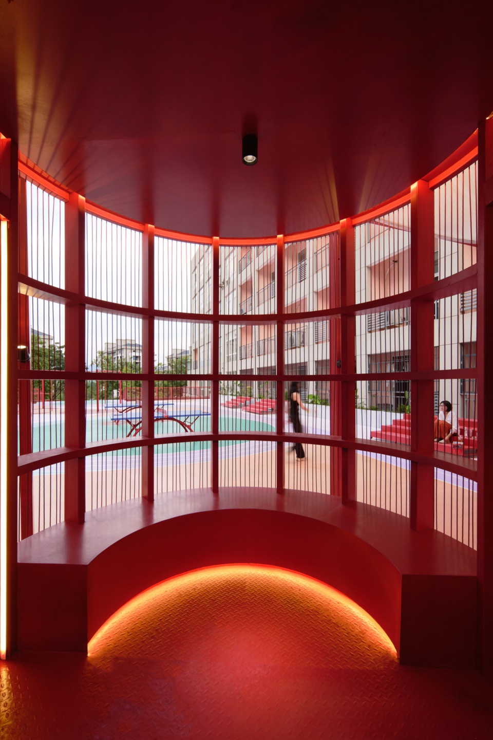 服务单元弧形座椅 Curved Seating inside Service Module ©梅可嘉
