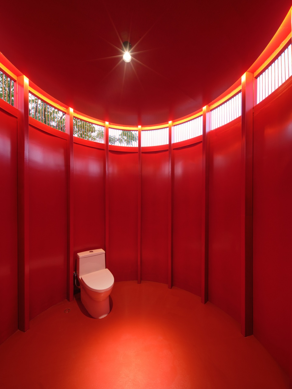 弧形卫生间内部 Curved Restroom Interior ©梅可嘉