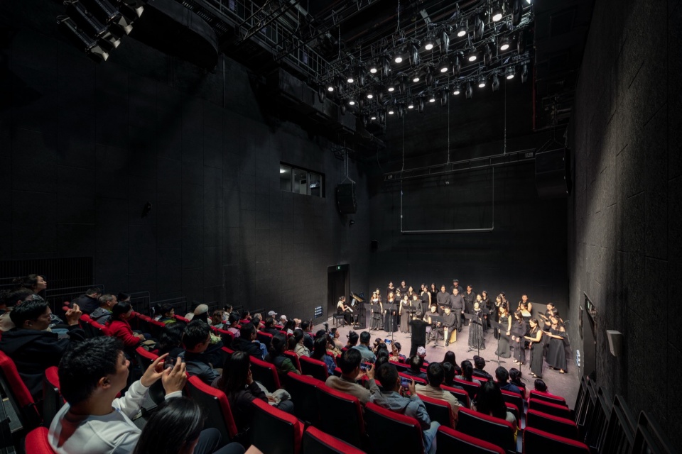 Antuoshan Public Cultural Center by HHD Shenzhen Huahui Design