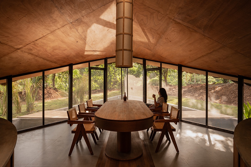 Bridge house 10