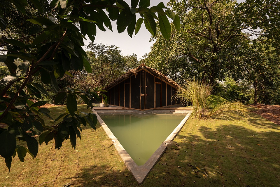 Bridge house 9