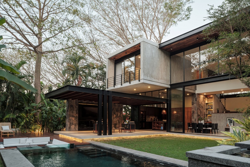 Casa Akama 11 man