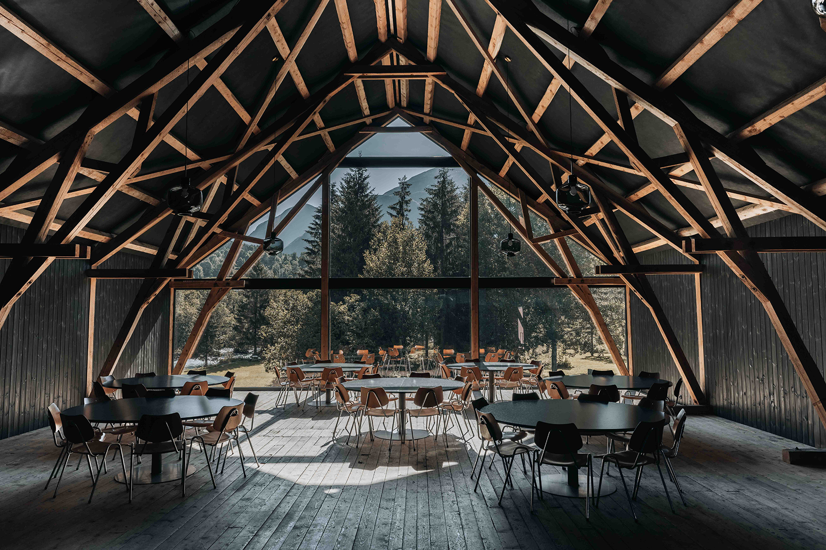 Timber restaurant by OFFICE INN - 谷德设计网