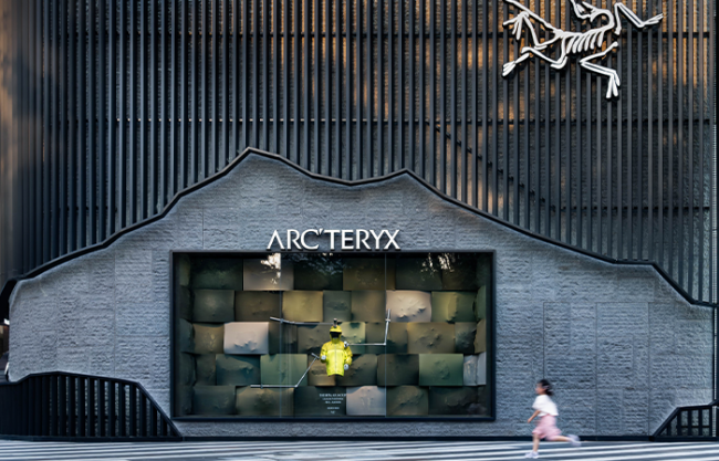 始祖鸟2025秋冬橱窗设计，中国 / PILLS工作室