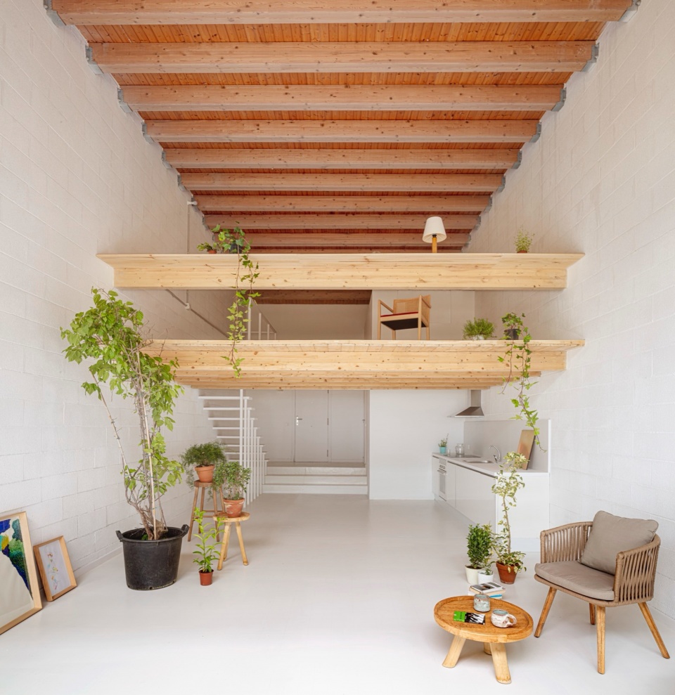 GAVA BEACH HOUSE by Roman Izquierdo Bouldstridge