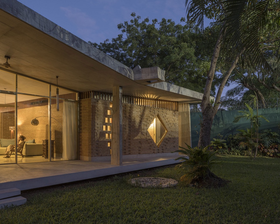 VILLA CROCODILE