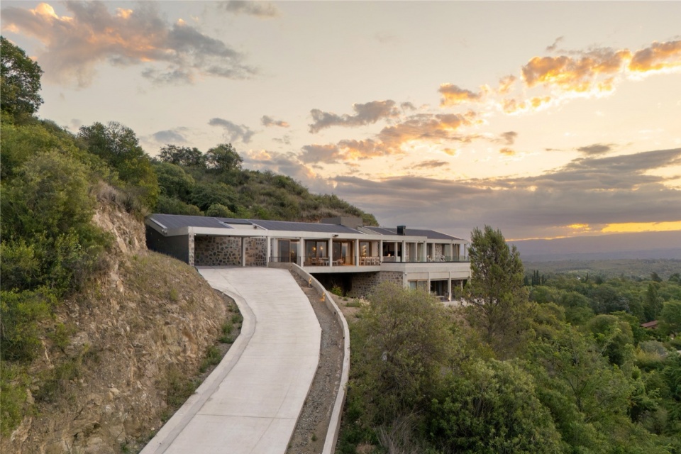 summit house by karlen clemente