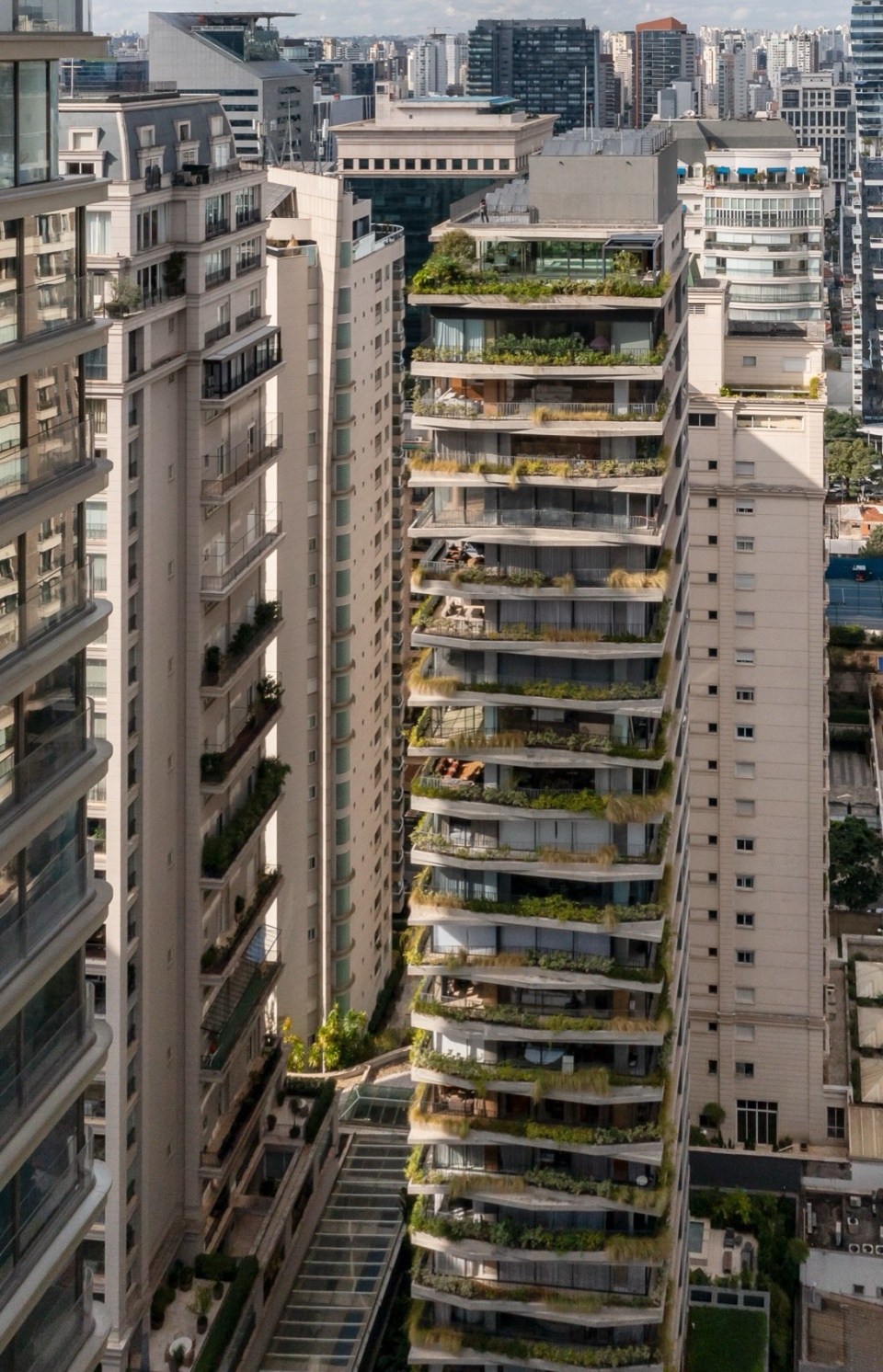 Leopoldo 1201 Building Landscaping by aflalo gasperini arquitetos