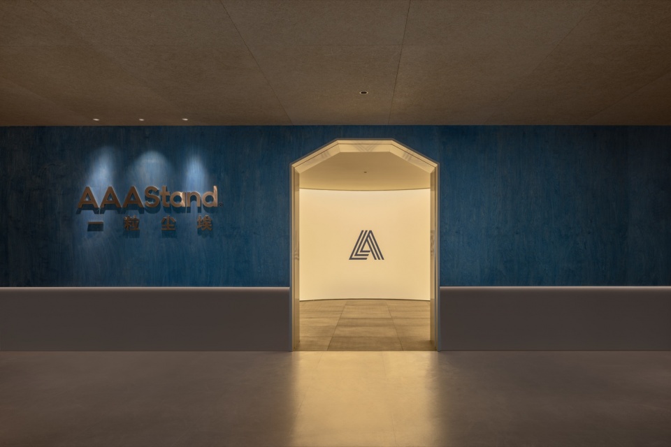 aaastand office by tra studio