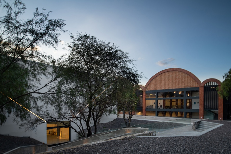 arena lobo convention center by jonathan corral arquitectos