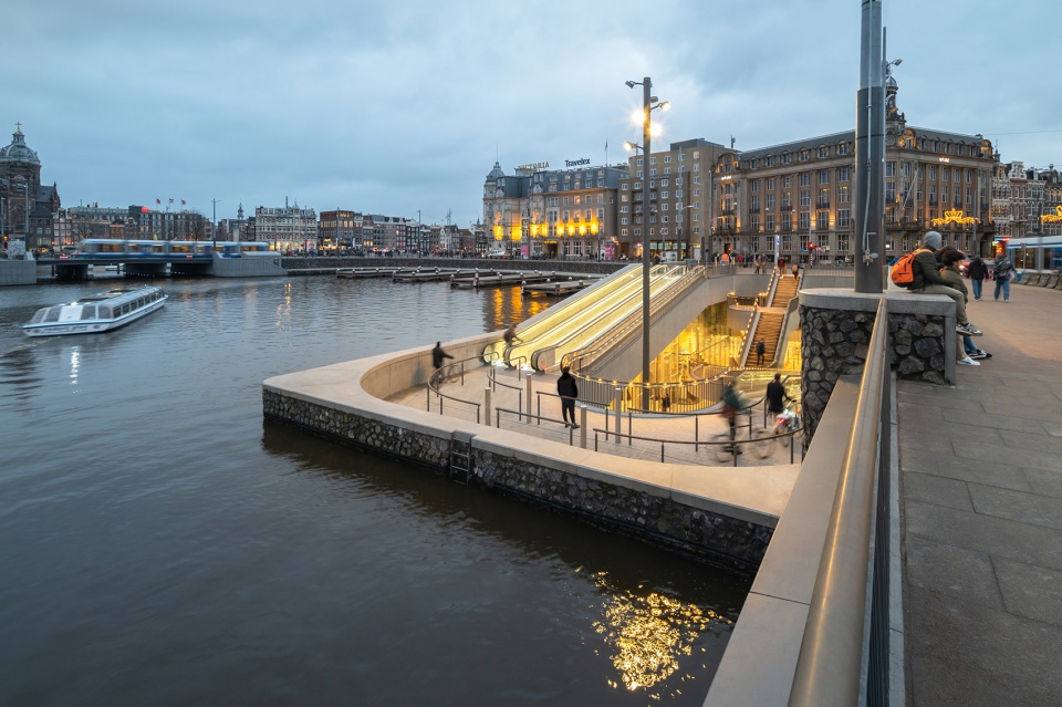 bicycle parking stationsplein amsterdam by wurck