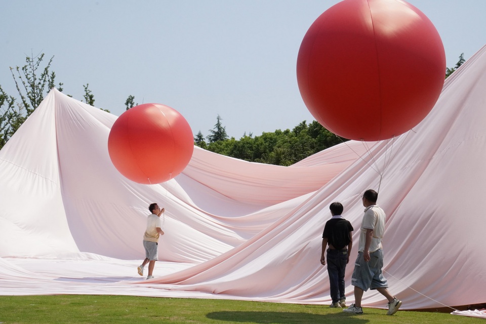 interactive outdoor installation by suki partners