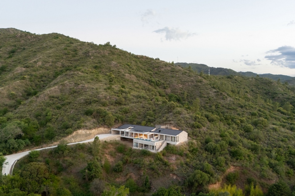 summit house by karlen clemente