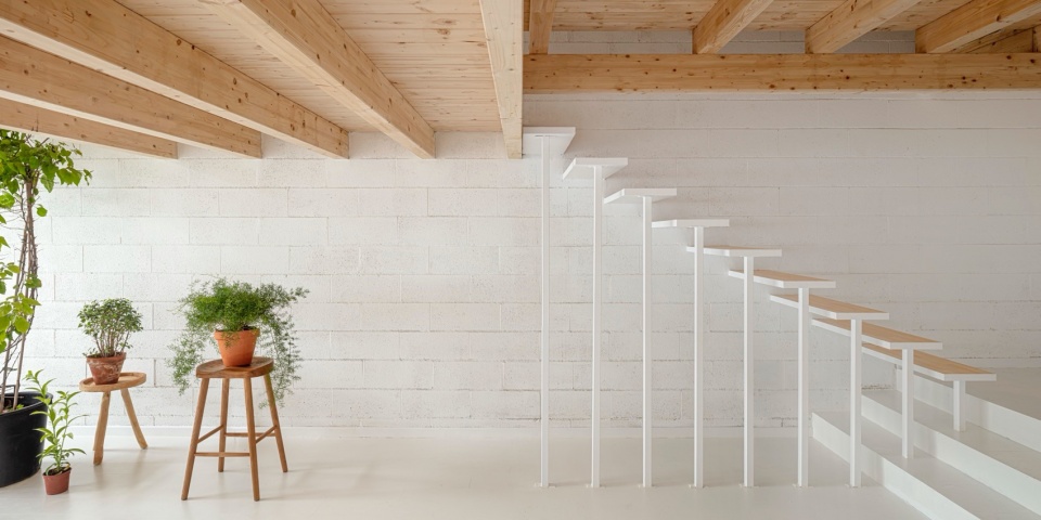 GAVA BEACH HOUSE by Roman Izquierdo Bouldstridge