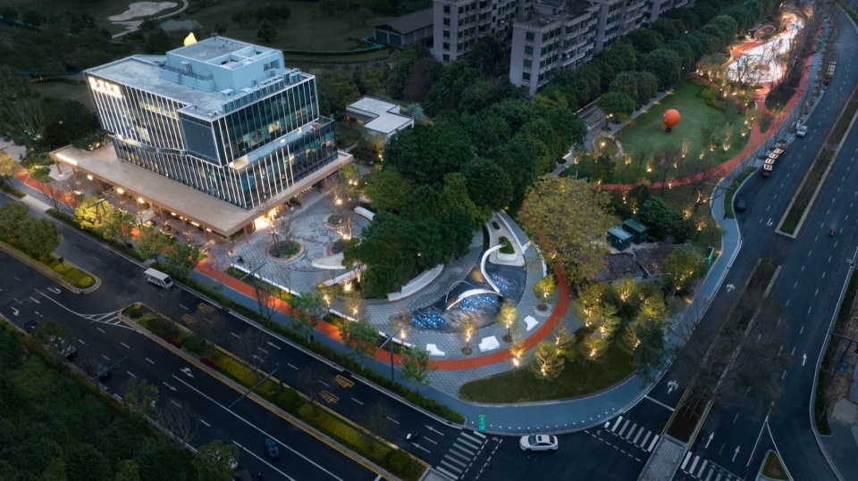 Guangzhou Huangpu New Town 101 Banyan Park by ROXin Design
