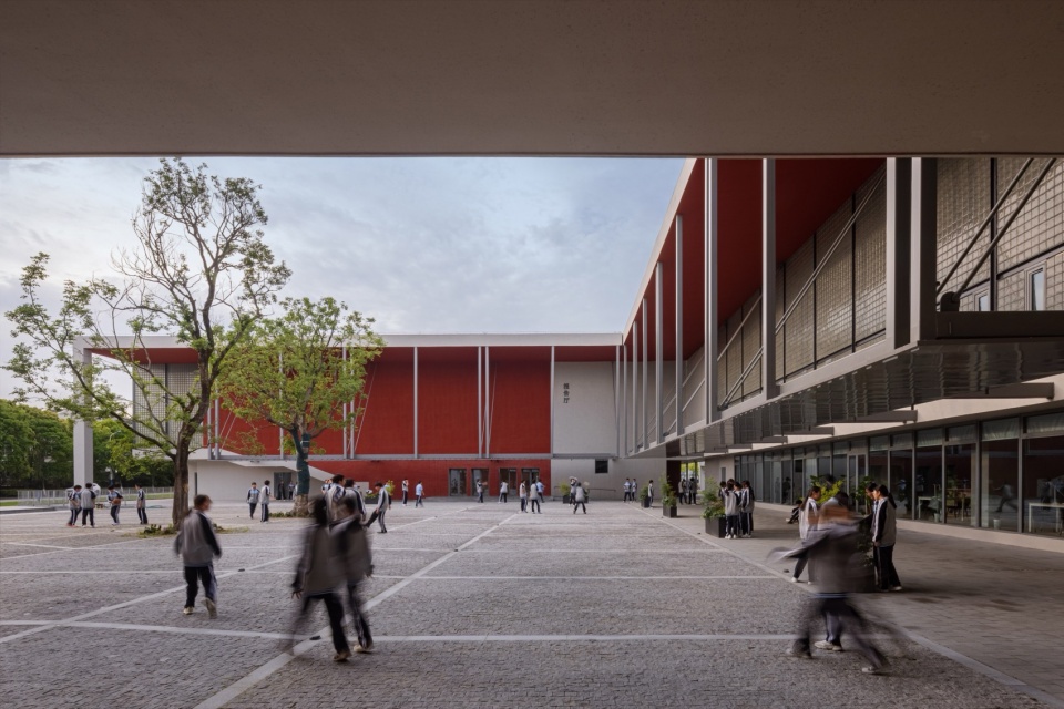 Kunshan Jinxi Senior High School by Atelier Deshaus
