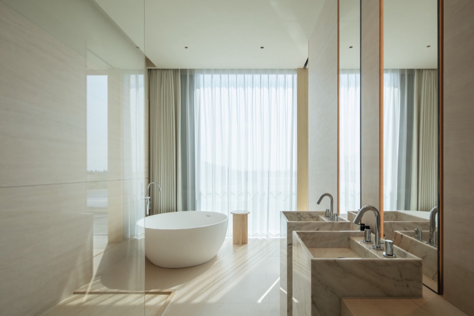 Riyue Bay Yuyue Artia Hotel by BLUE Architecture Studio