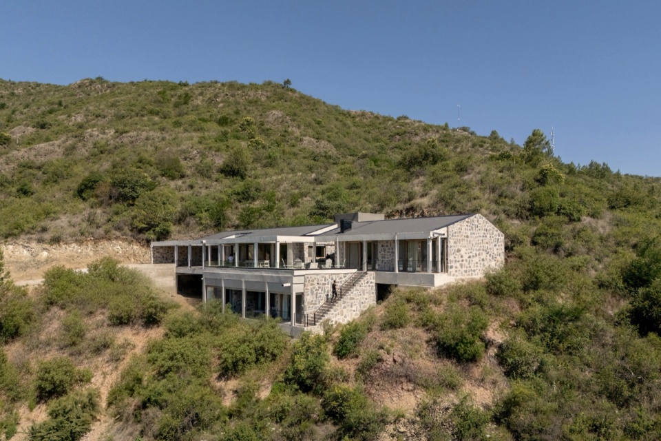 summit house by karlen clemente