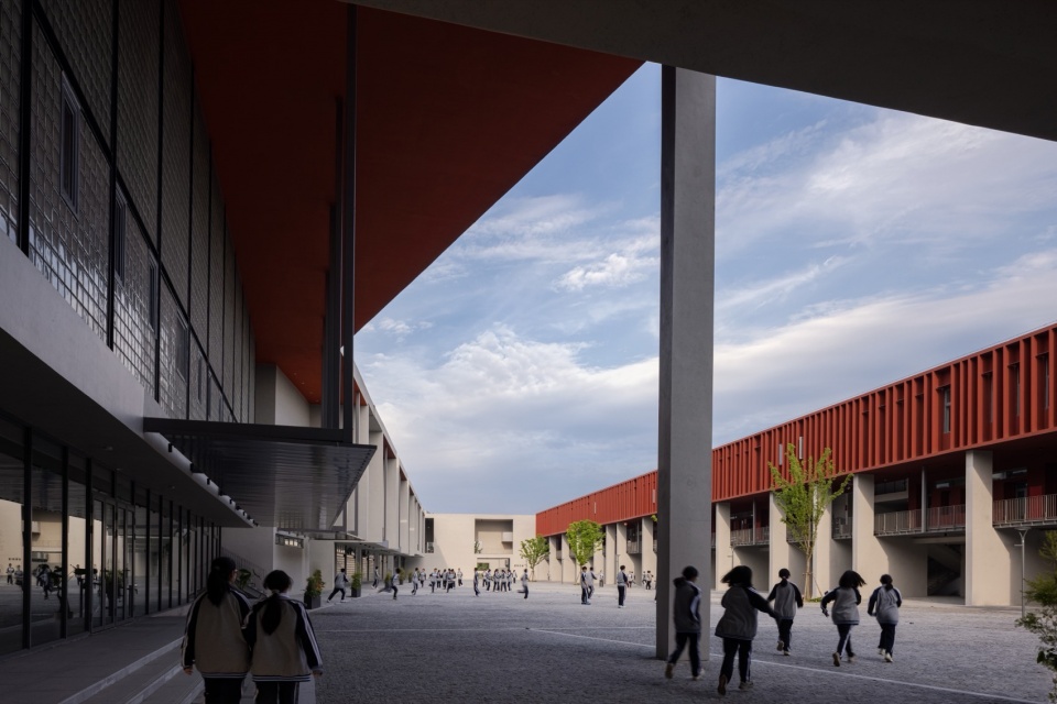 Kunshan Jinxi Senior High School by Atelier Deshaus