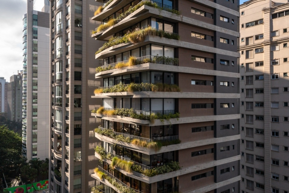 Leopoldo 1201 Building Landscaping by aflalo gasperini arquitetos