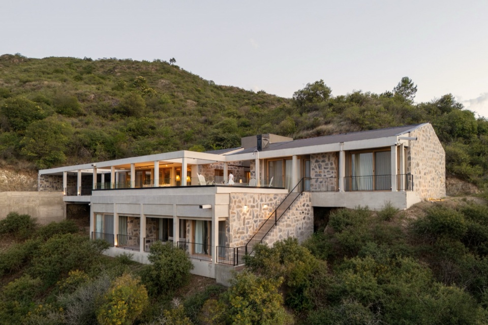 summit house by karlen clemente