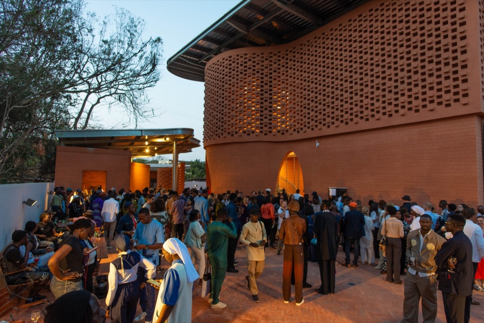 the goethe institut by kere architecture