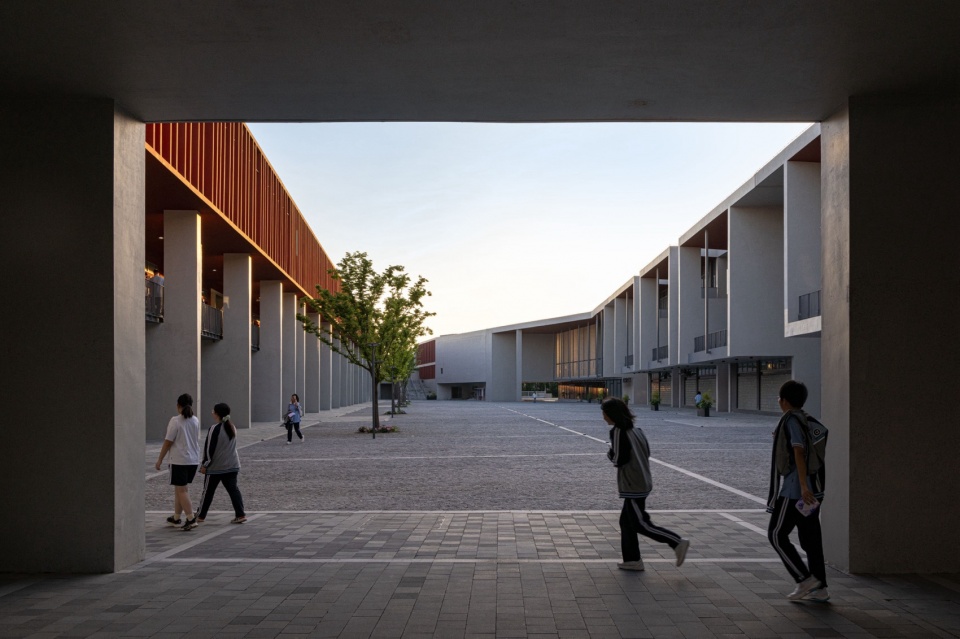 Kunshan Jinxi Senior High School by Atelier Deshaus