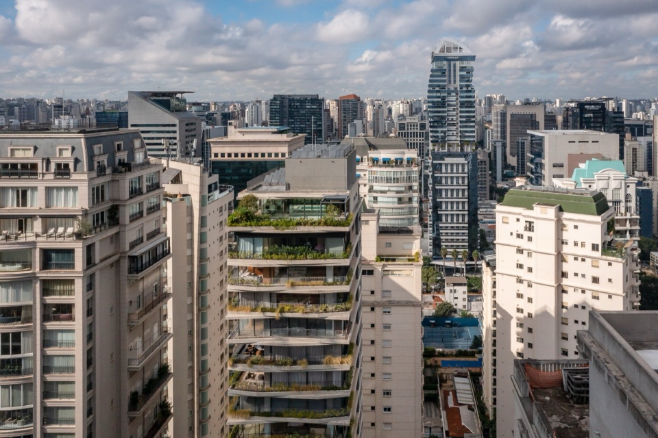 Leopoldo 1201 Building Landscaping by aflalo gasperini arquitetos
