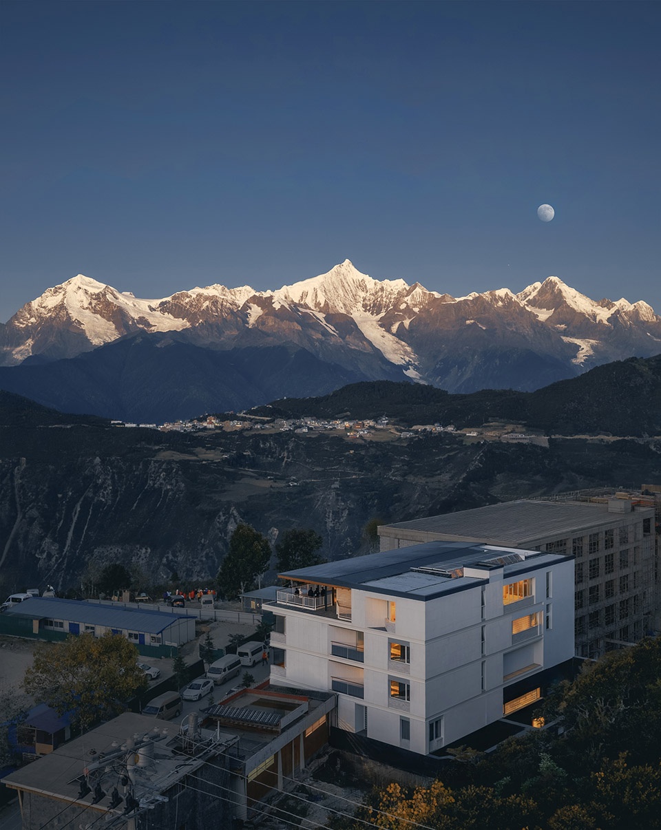 kawagebo snow mountain hotel by moguang studio