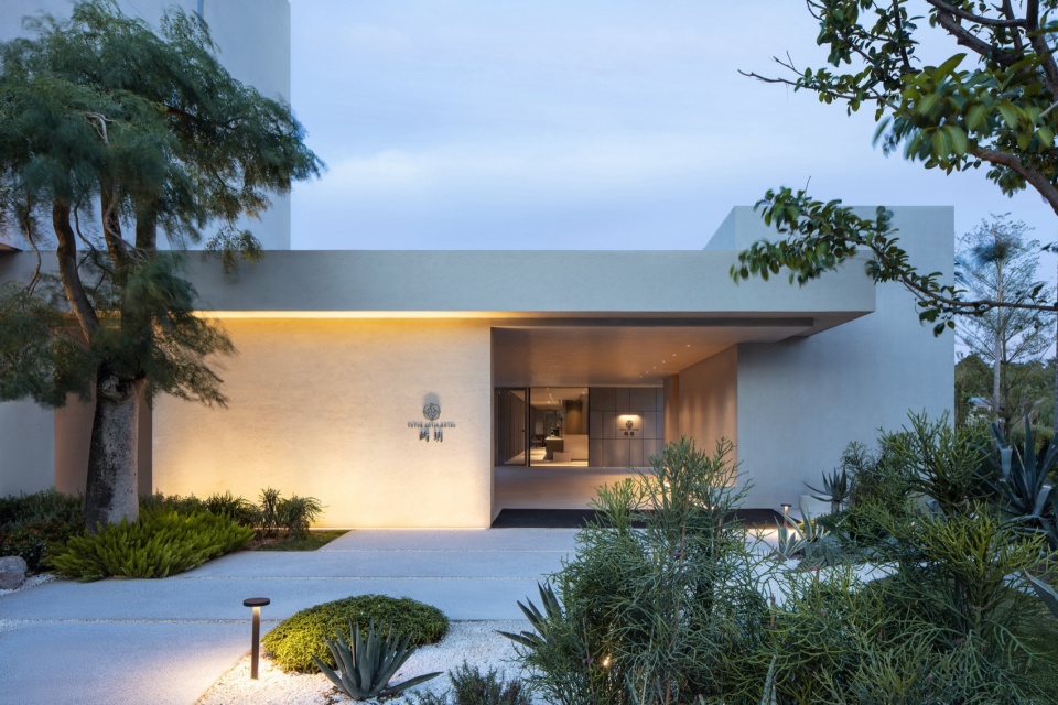 Riyue Bay Yuyue Artia Hotel by BLUE Architecture Studio