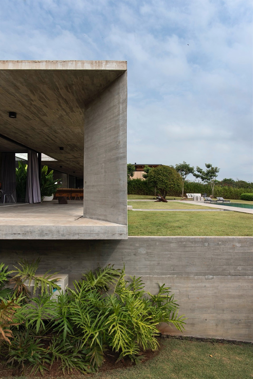 CASA PAULA by Luciano Kruk Arquitectos