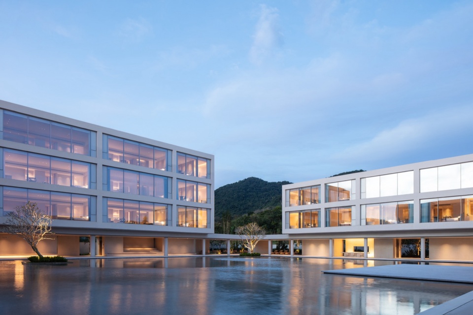 Riyue Bay Yuyue Artia Hotel by BLUE Architecture Studio