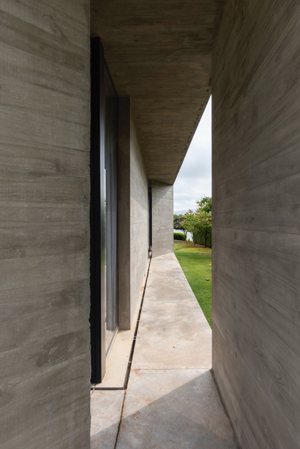 CASA PAULA by Luciano Kruk Arquitectos