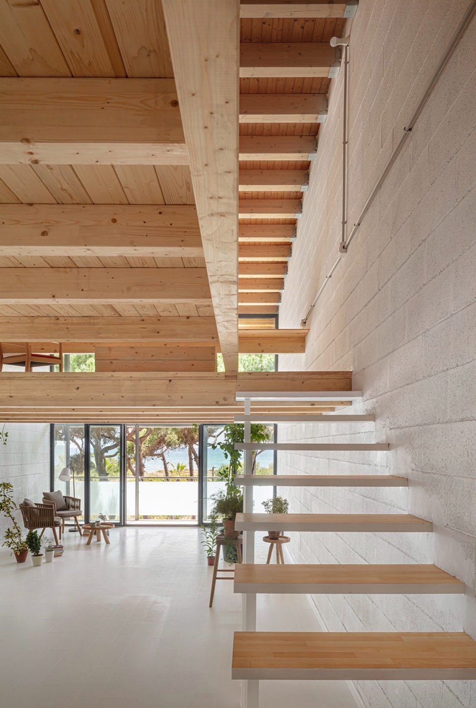 GAVA BEACH HOUSE by Roman Izquierdo Bouldstridge