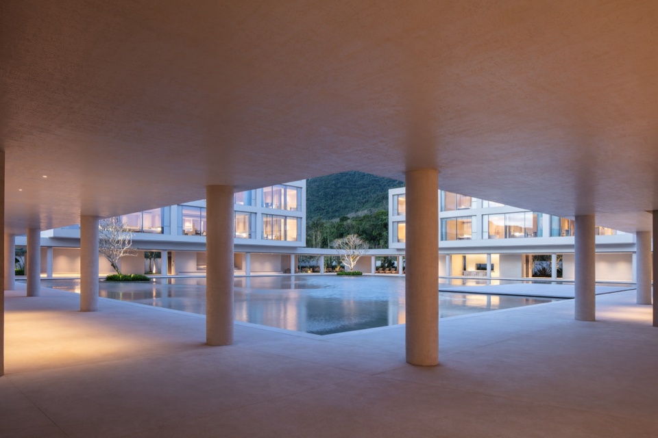 Riyue Bay Yuyue Artia Hotel by BLUE Architecture Studio