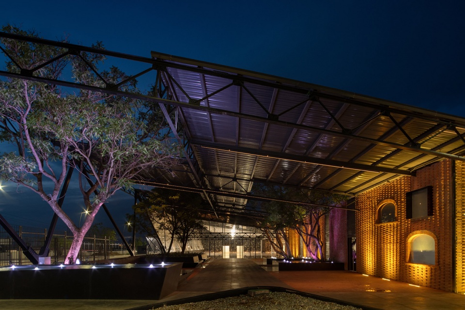 arena lobo convention center by jonathan corral arquitectos
