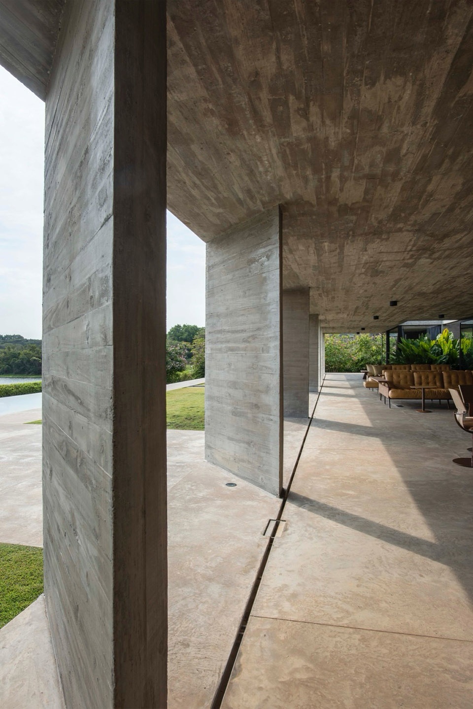 CASA PAULA by Luciano Kruk Arquitectos