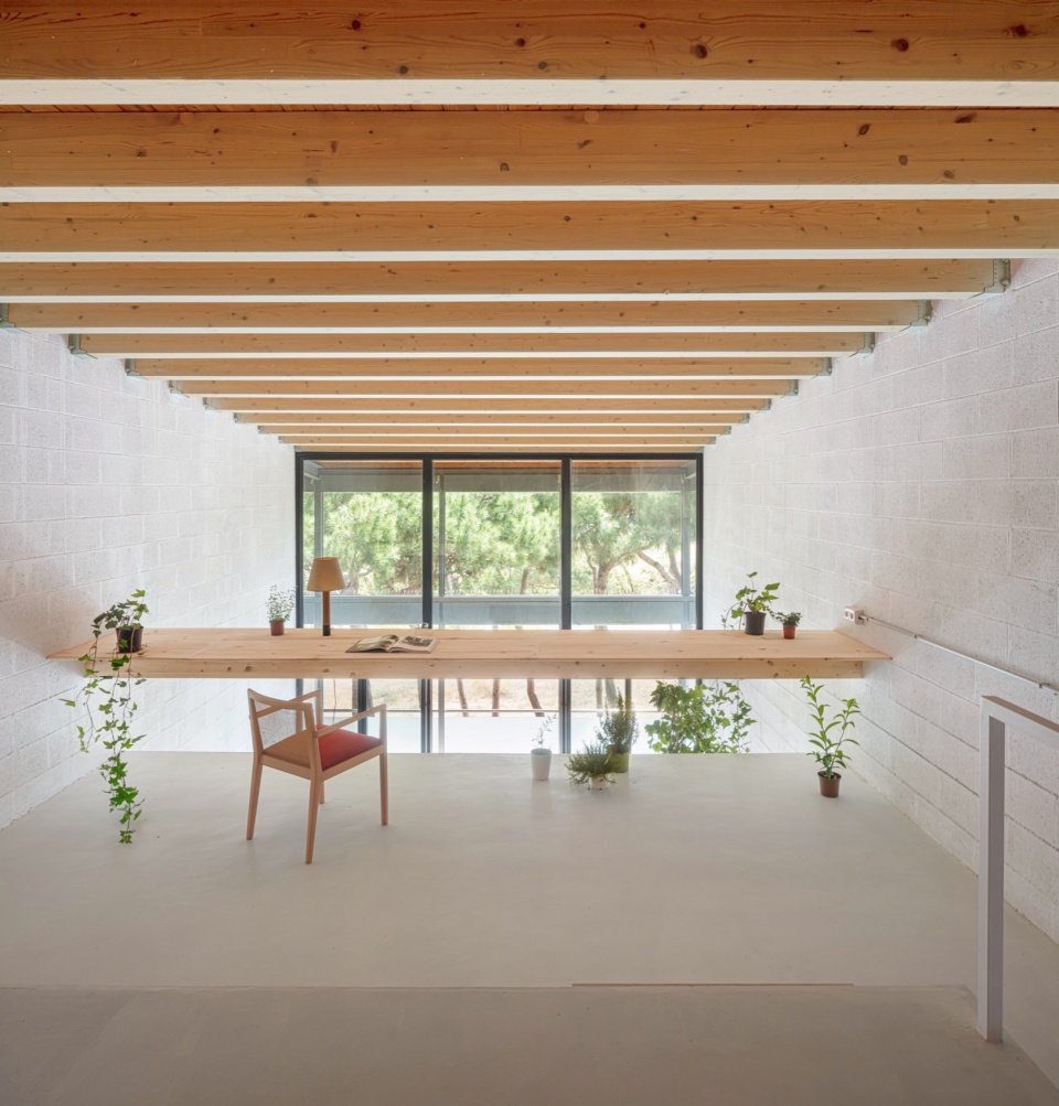 GAVA BEACH HOUSE by Roman Izquierdo Bouldstridge