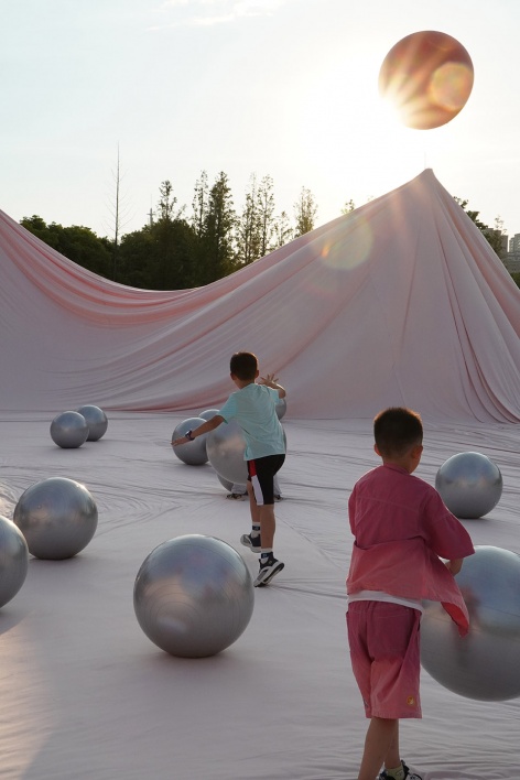 interactive outdoor installation by suki partners