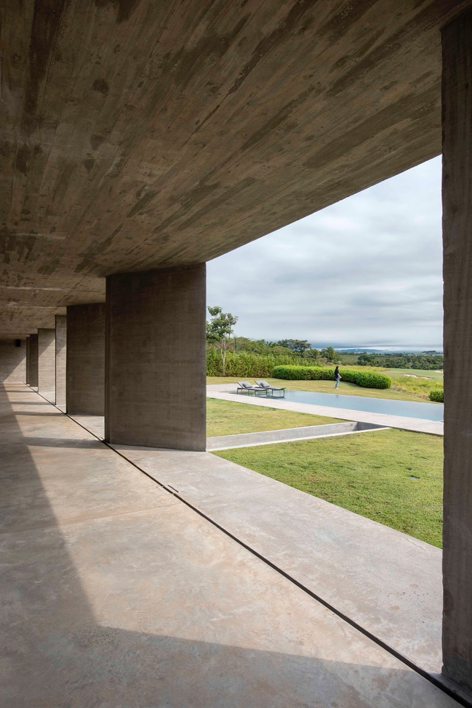 CASA PAULA by Luciano Kruk Arquitectos