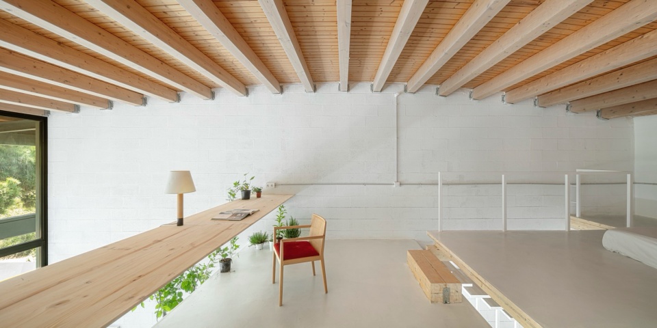 GAVA BEACH HOUSE by Roman Izquierdo Bouldstridge