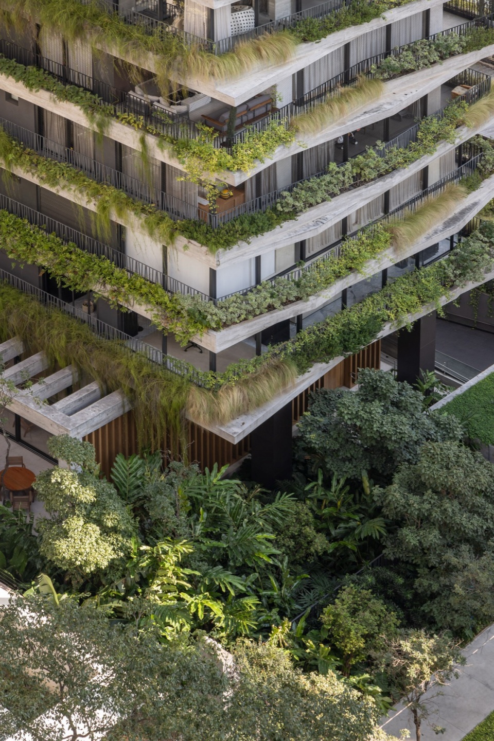 Leopoldo 1201 Building Landscaping by aflalo gasperini arquitetos