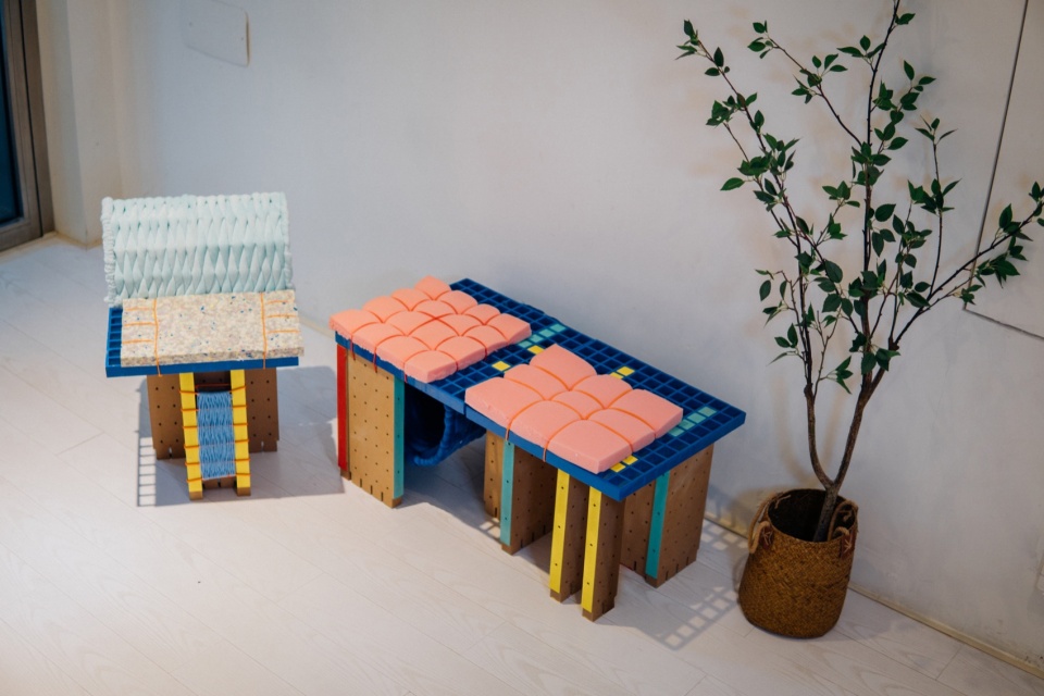 the adapter units for stray animal shelter by cable
