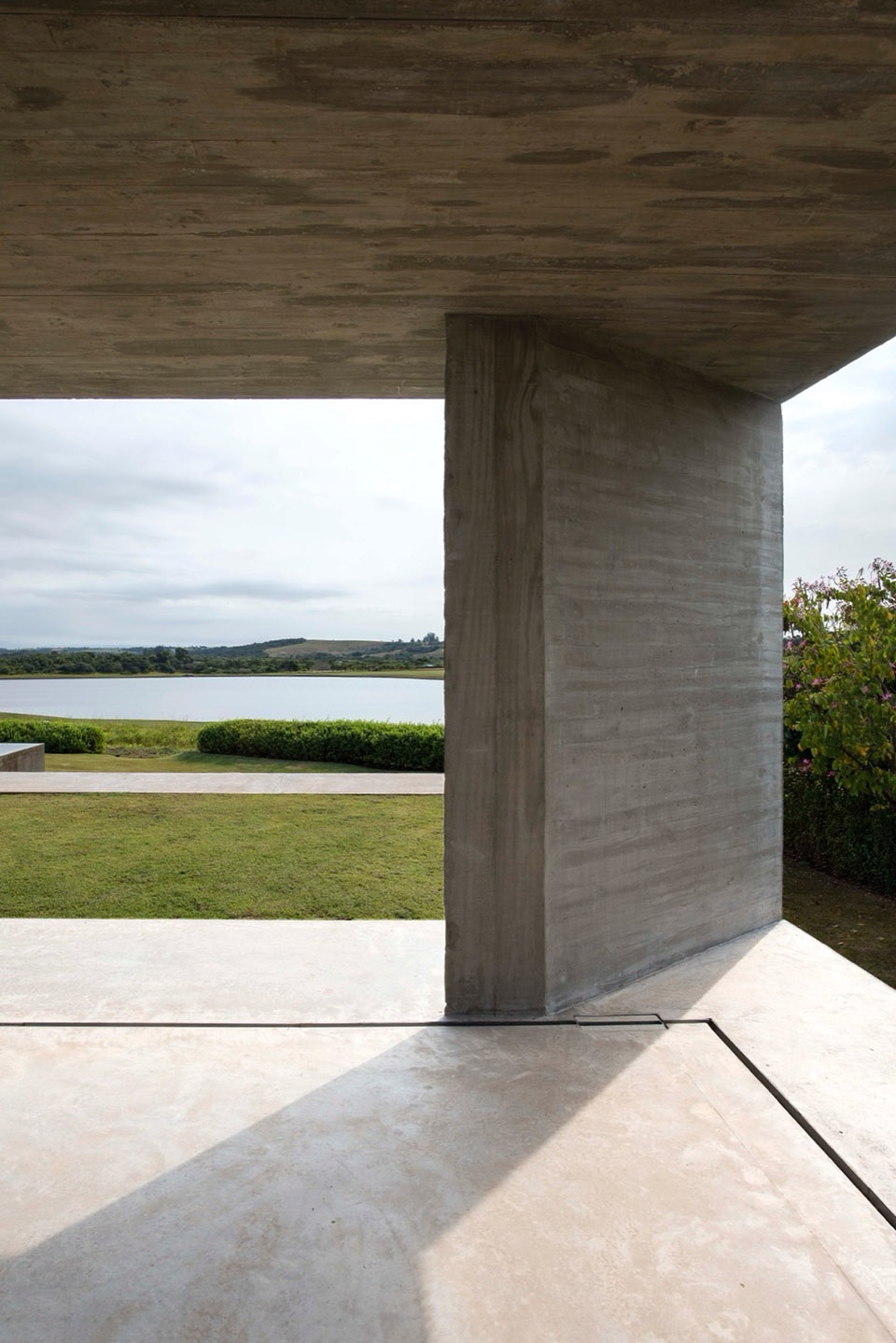 CASA PAULA by Luciano Kruk Arquitectos