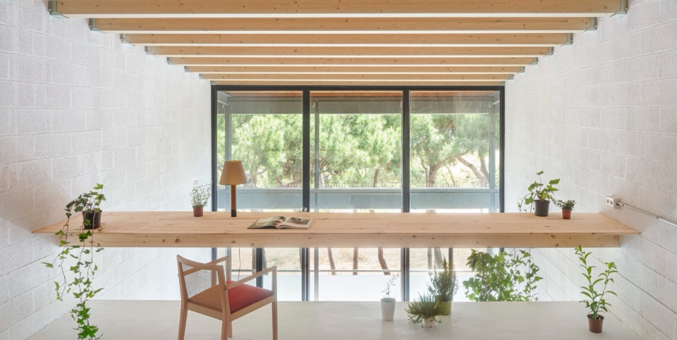 GAVA BEACH HOUSE by Roman Izquierdo Bouldstridge